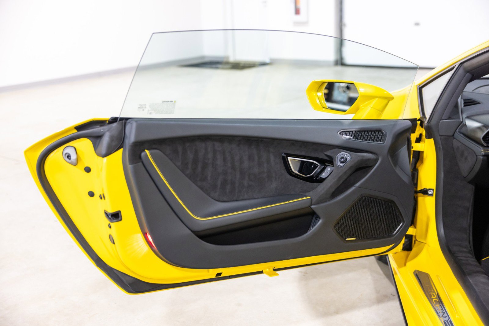 Used 2023 Lamborghini Huracan Tecnica RWD image 31