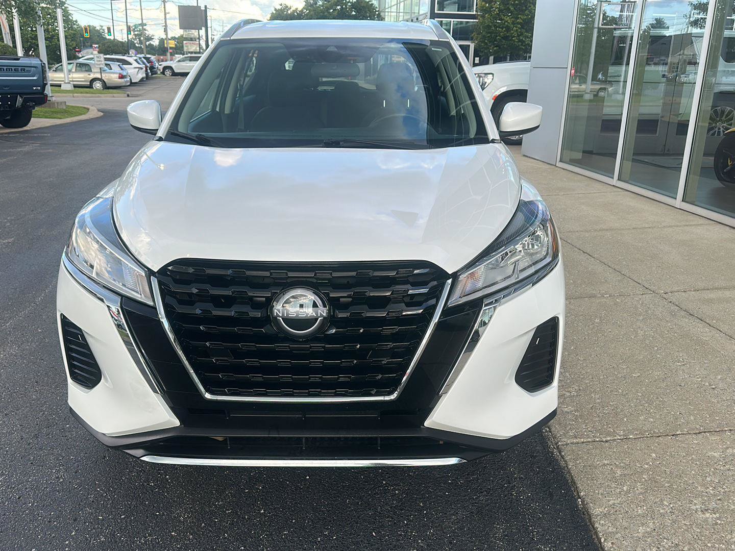 Used 2024 Nissan Kicks SV FWD image 7