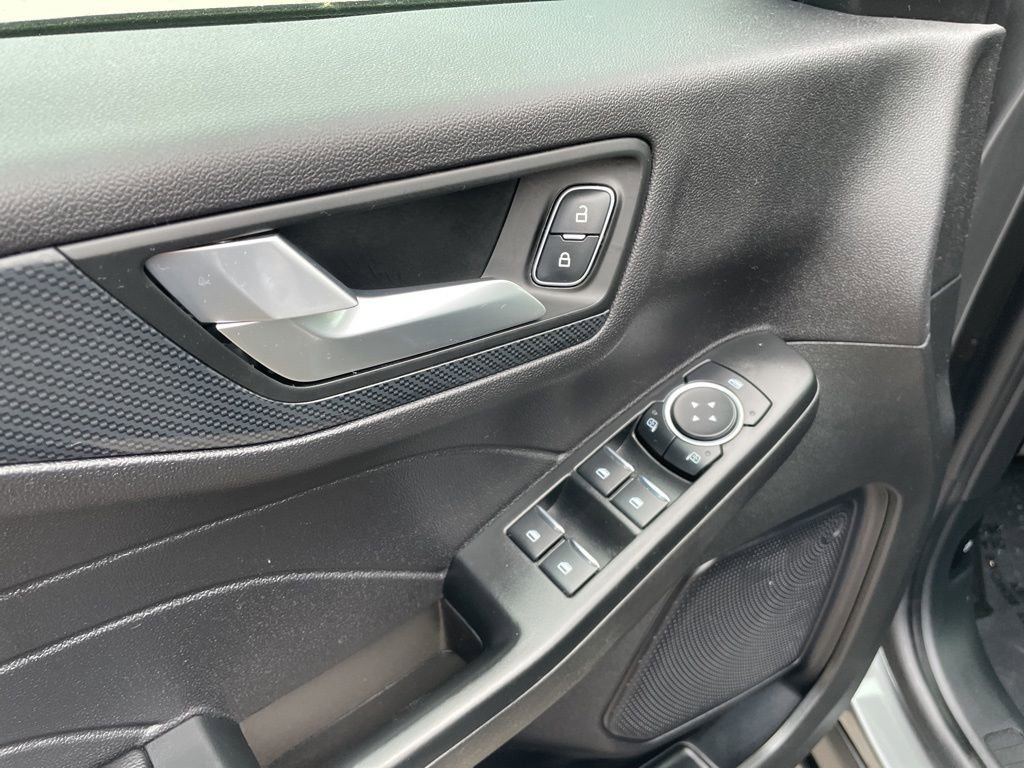 Used 2025 Ford Escape ST-Line w/ Equipment Group 301A image 6