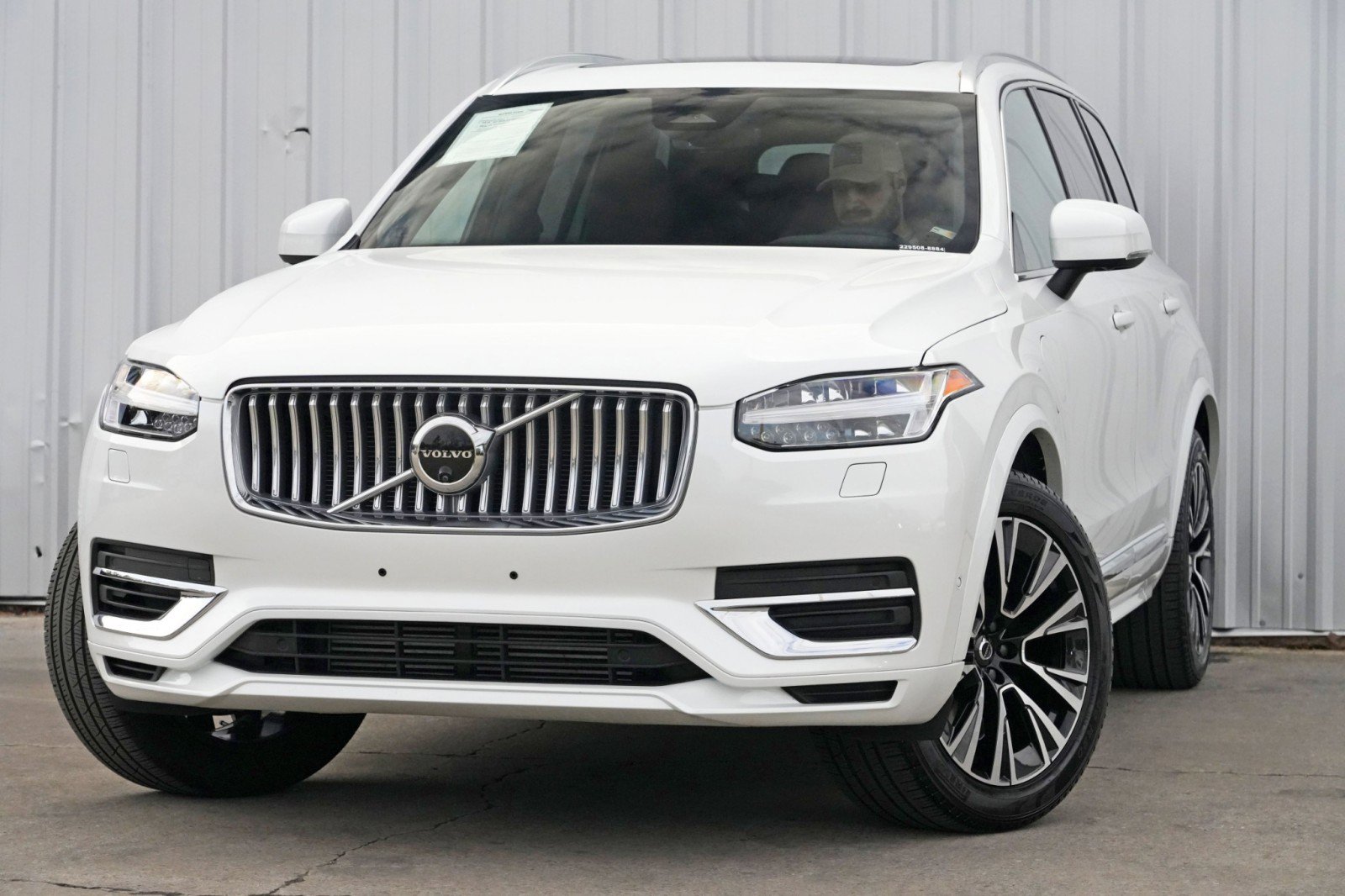 Used 2024 Volvo XC90 T8 Plus image 3