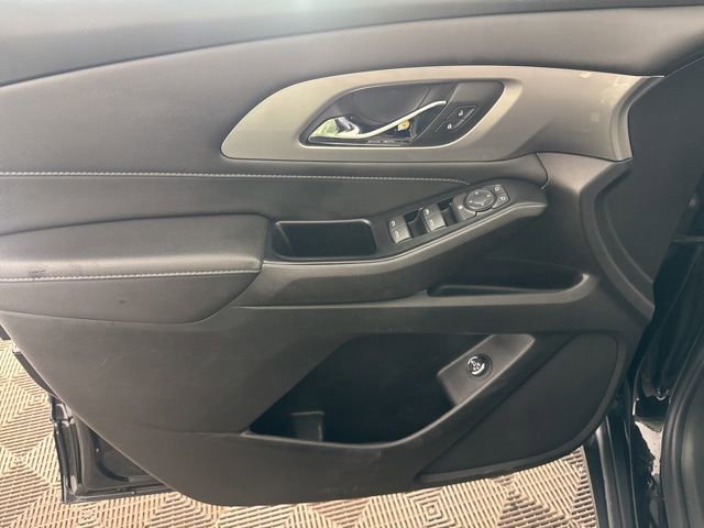Used 2023 Chevrolet Traverse LT image 17