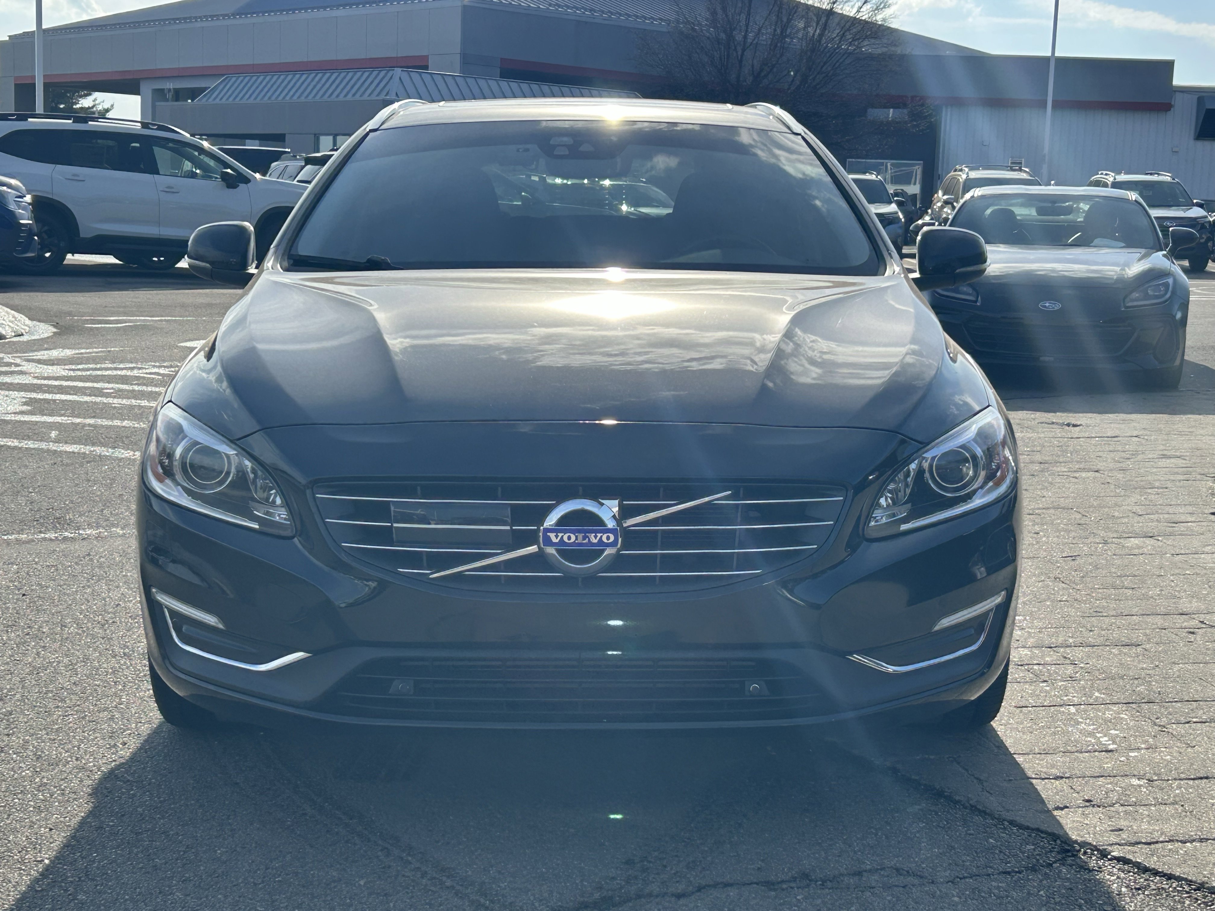 Used 2017 Volvo V60 T5 Platinum w/ Climate Package image 2