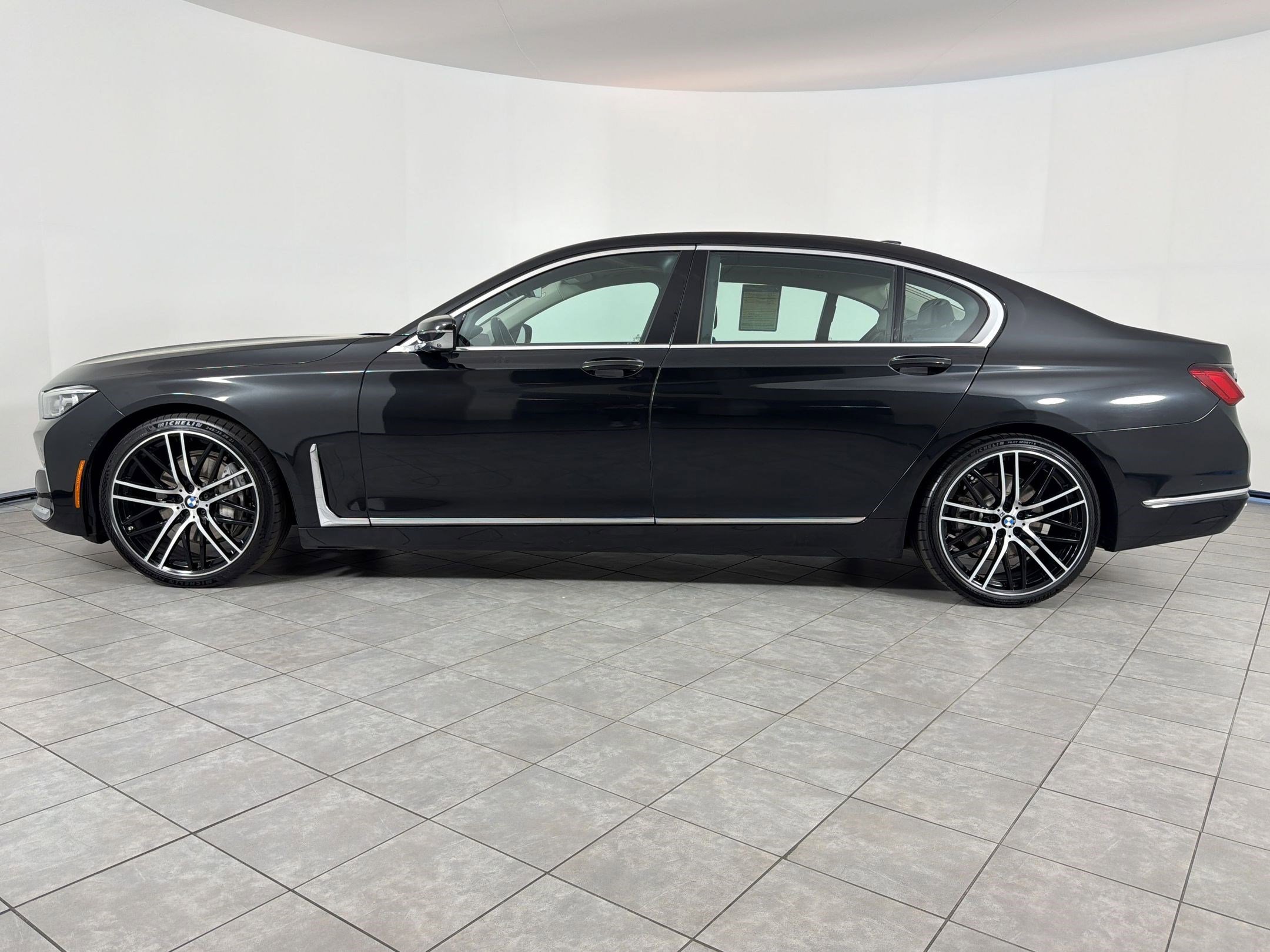 Used 2020 BMW 740i w/ Premium Package image 2
