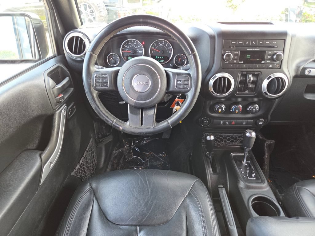 Used 2017 Jeep Wrangler Unlimited Sahara w/ Connectivity Group AWD/4WD image 27