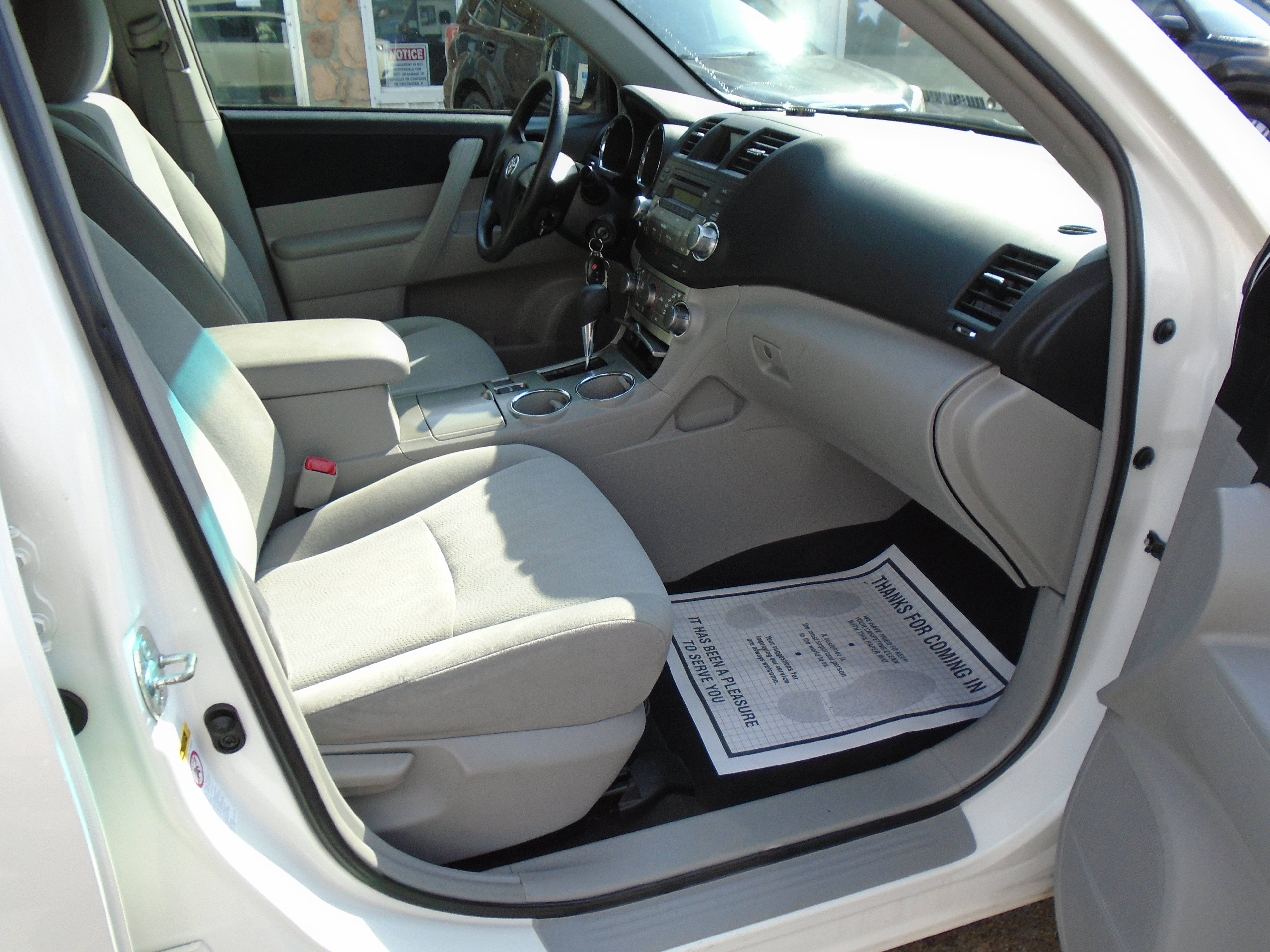 Used 2012 Toyota Highlander FWD w/ Cold Weather Pkg image 13