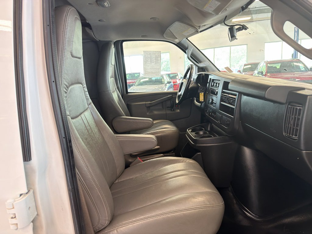 Used 2018 Chevrolet Express 2500 w/ Driver Convenience Package RWD image 14