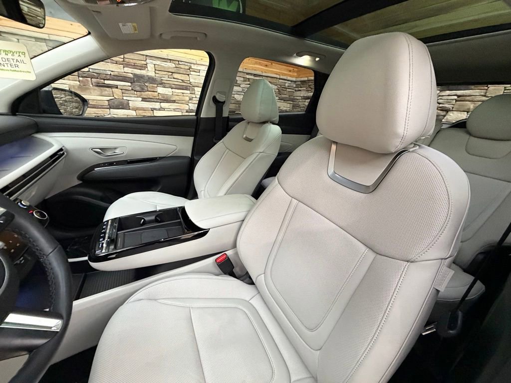 Used 2025 Hyundai Tucson Limited image 17