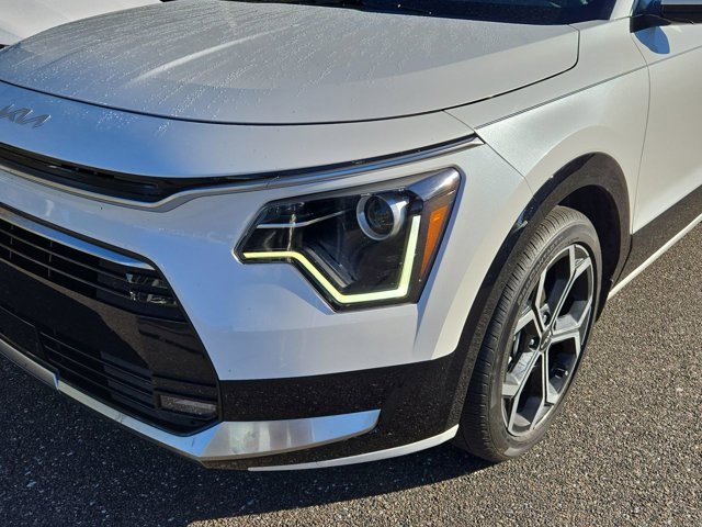Used 2023 Kia Niro EX Touring image 6