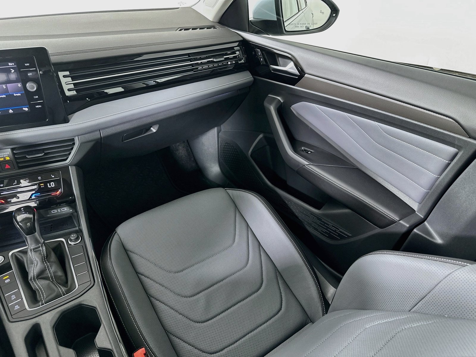 Used 2026 Volkswagen Jetta SEL FWD image 21