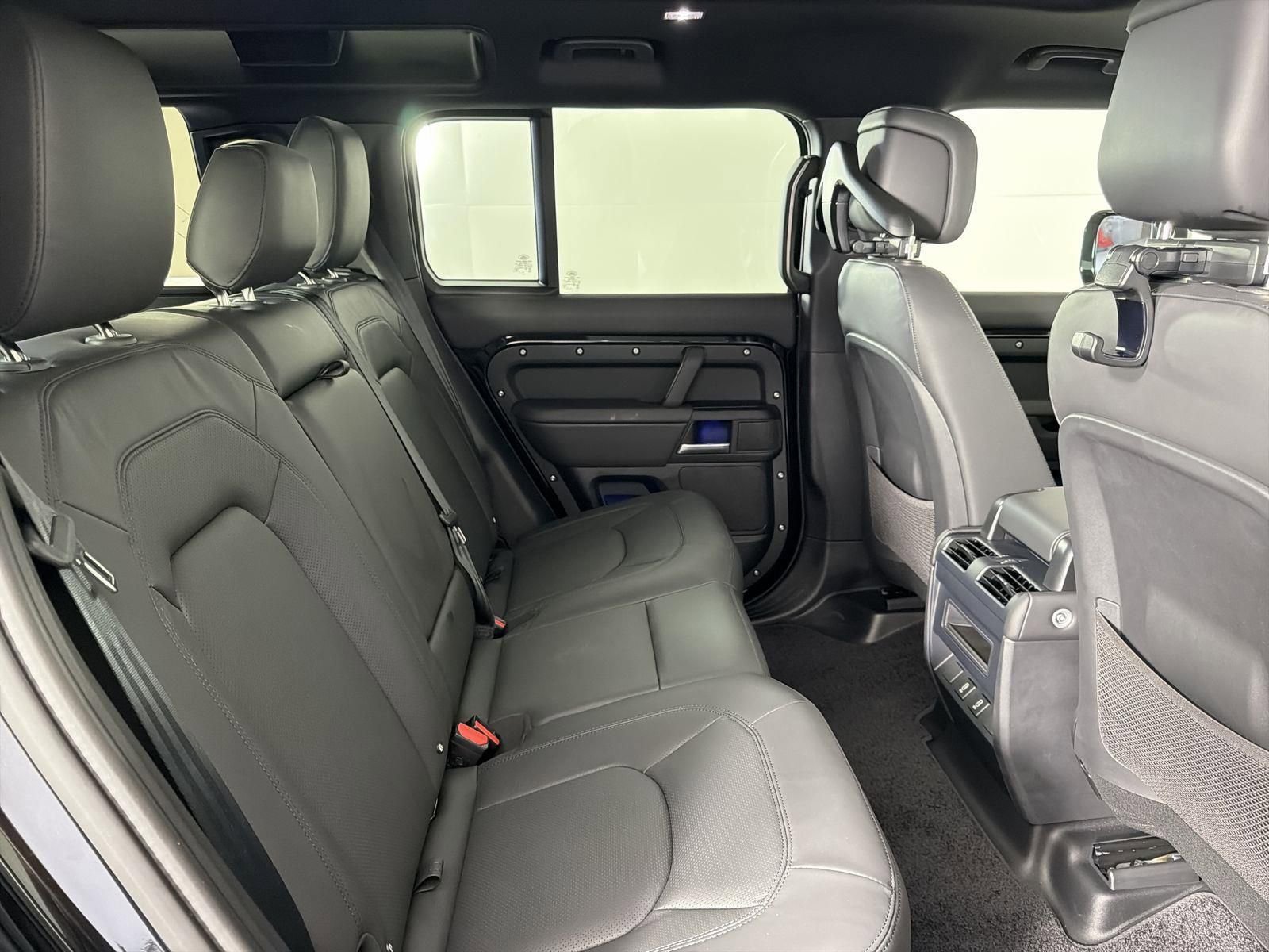 New 2026 Land Rover Defender 110 X-Dynamic SE image 29