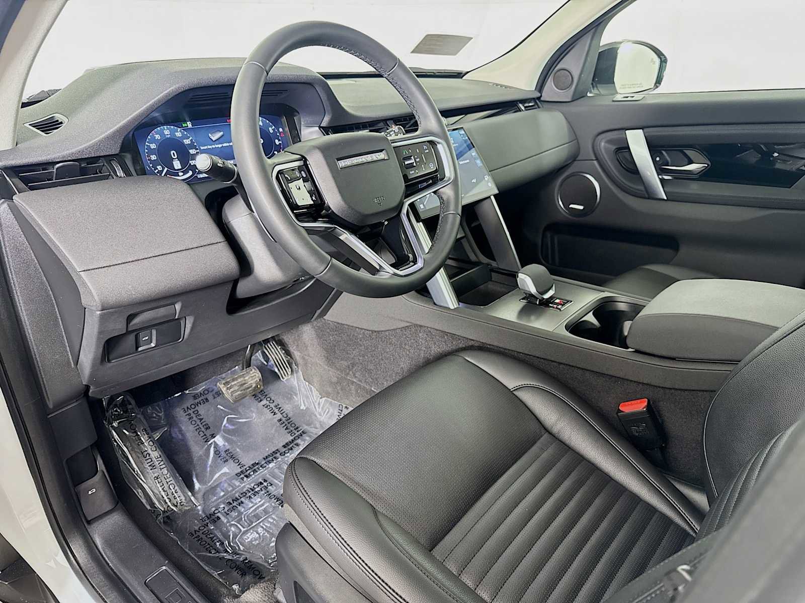 Used 2025 Land Rover Discovery Sport S image 9