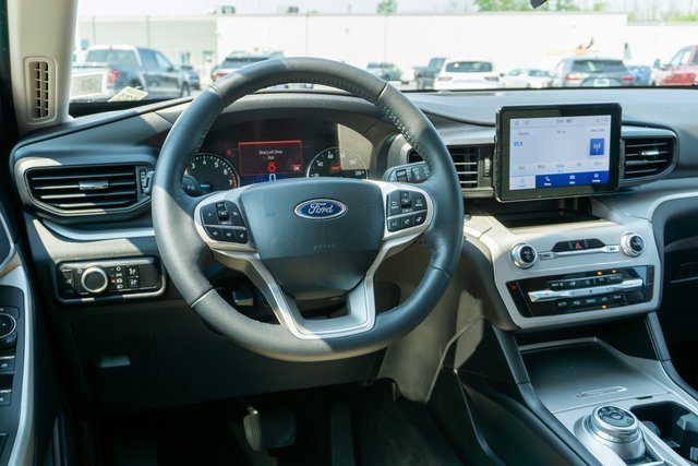 Used 2023 Ford Explorer XLT image 14