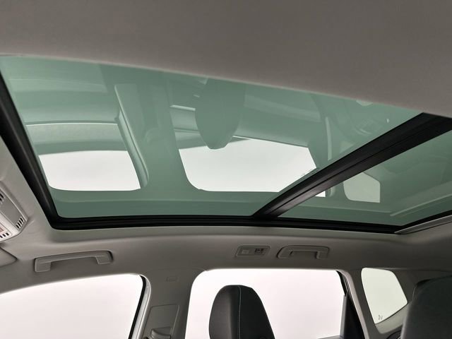 Certified 2025 Volkswagen Taos SEL image 23