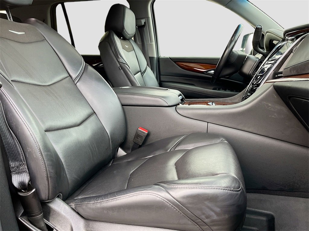 Used 2020 Cadillac Escalade Premium Luxury w/ Escalade Sport Edition image 30