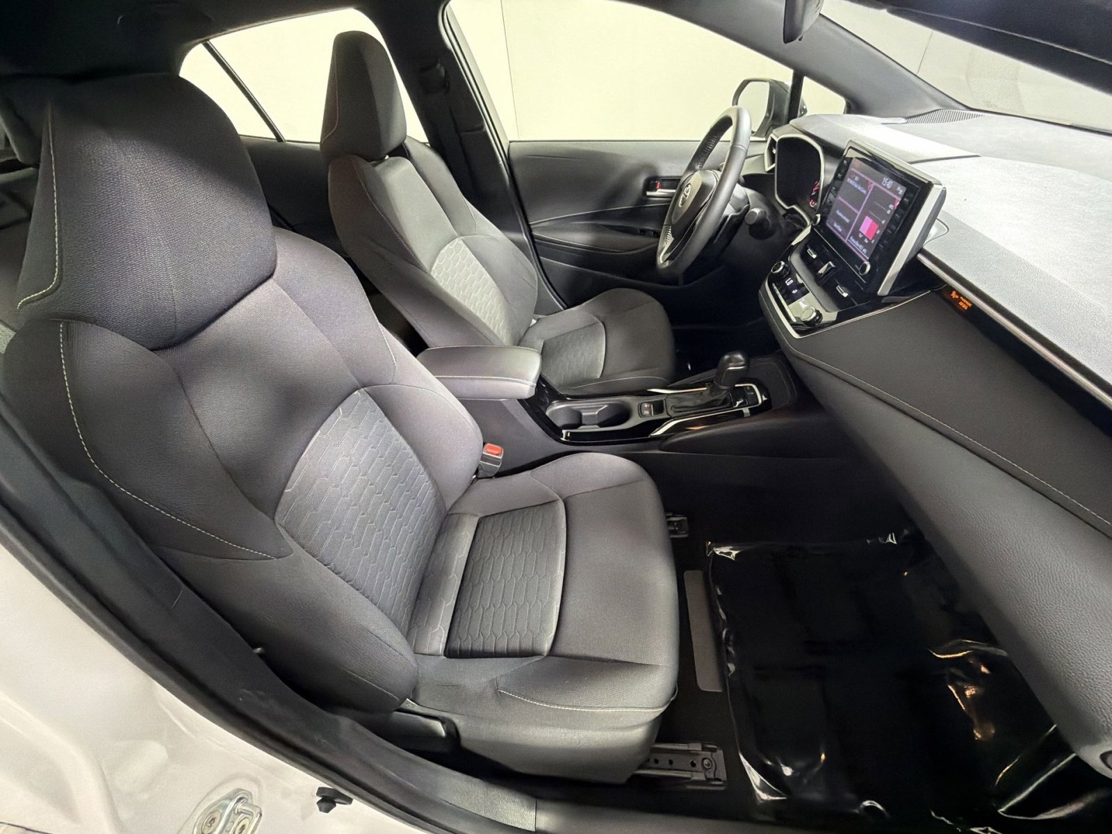 Used 2022 Toyota Corolla SE image 25