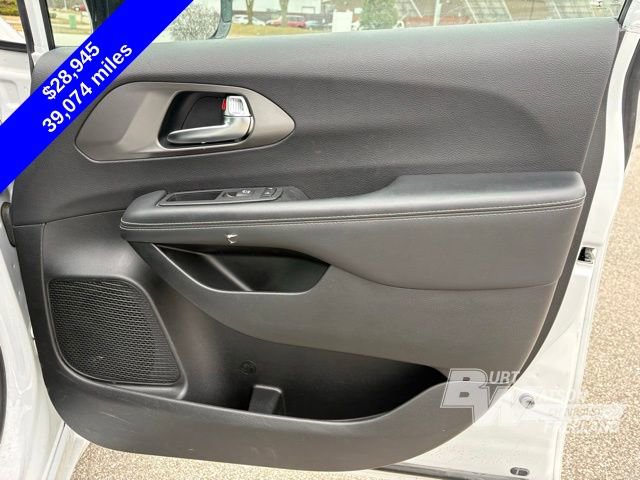 Used 2025 Chrysler Pacifica Select FWD image 28
