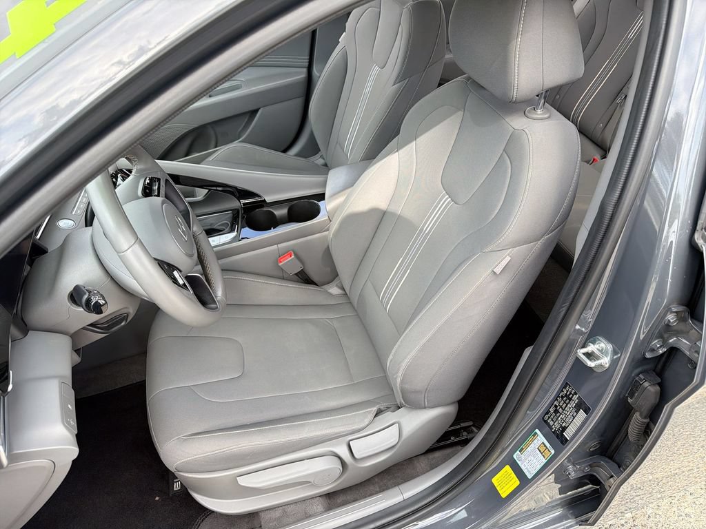 Used 2024 Hyundai Elantra SEL w/ Convenience Package FWD image 13