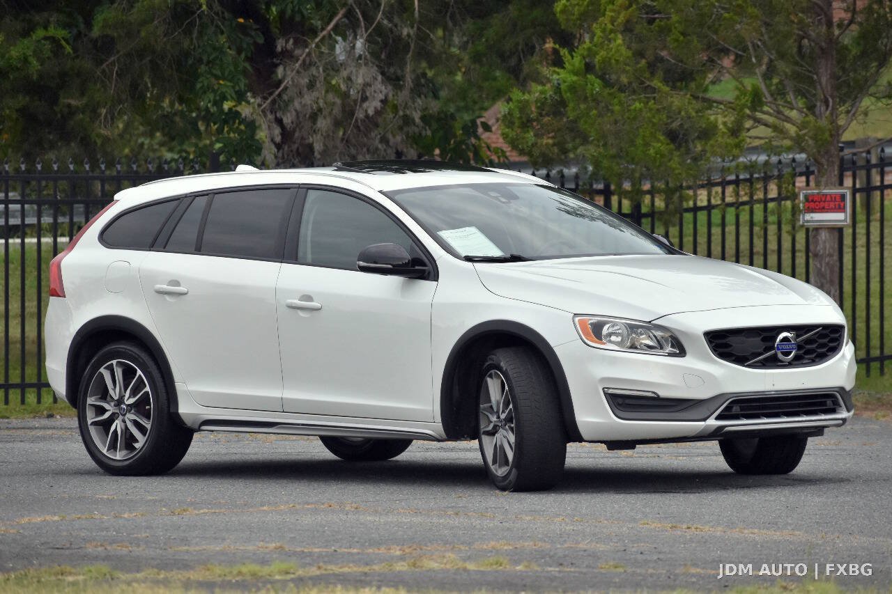 Used 2016 Volvo V60 T5 Cross Country w/ Convenience Package AWD/4WD image 4