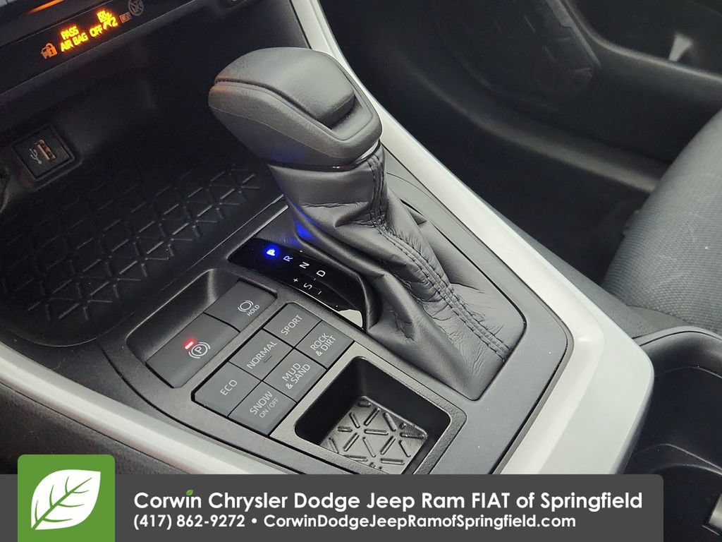 Used 2025 Toyota RAV4 XLE AWD/4WD image 27