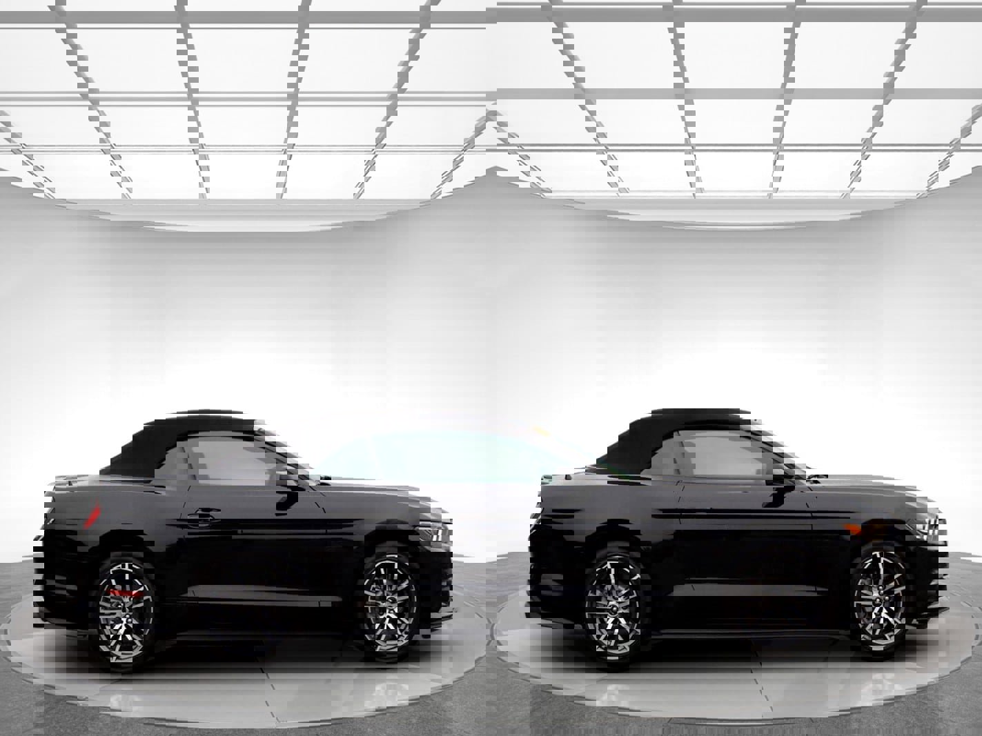 Used 2015 Ford Mustang Premium image 4