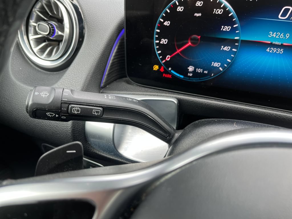 Used 2023 Mercedes-Benz GLB 250 4MATIC image 23