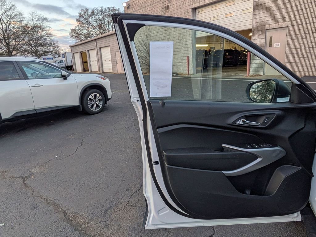 Used 2025 Chevrolet Trax LS image 11