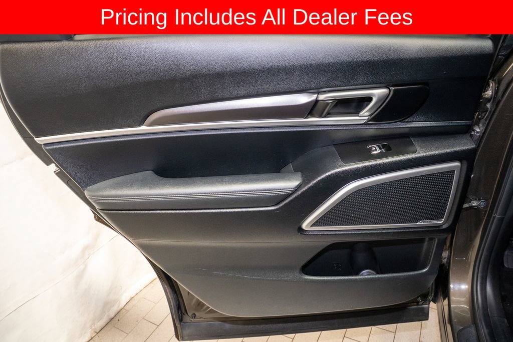 Certified 2023 Kia Telluride S w/ S Sunroof Package AWD/4WD image 11