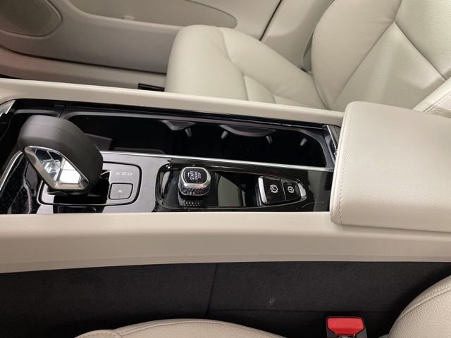 Certified 2024 Volvo XC60 T8 Plus w/ Protection Package Premier image 35