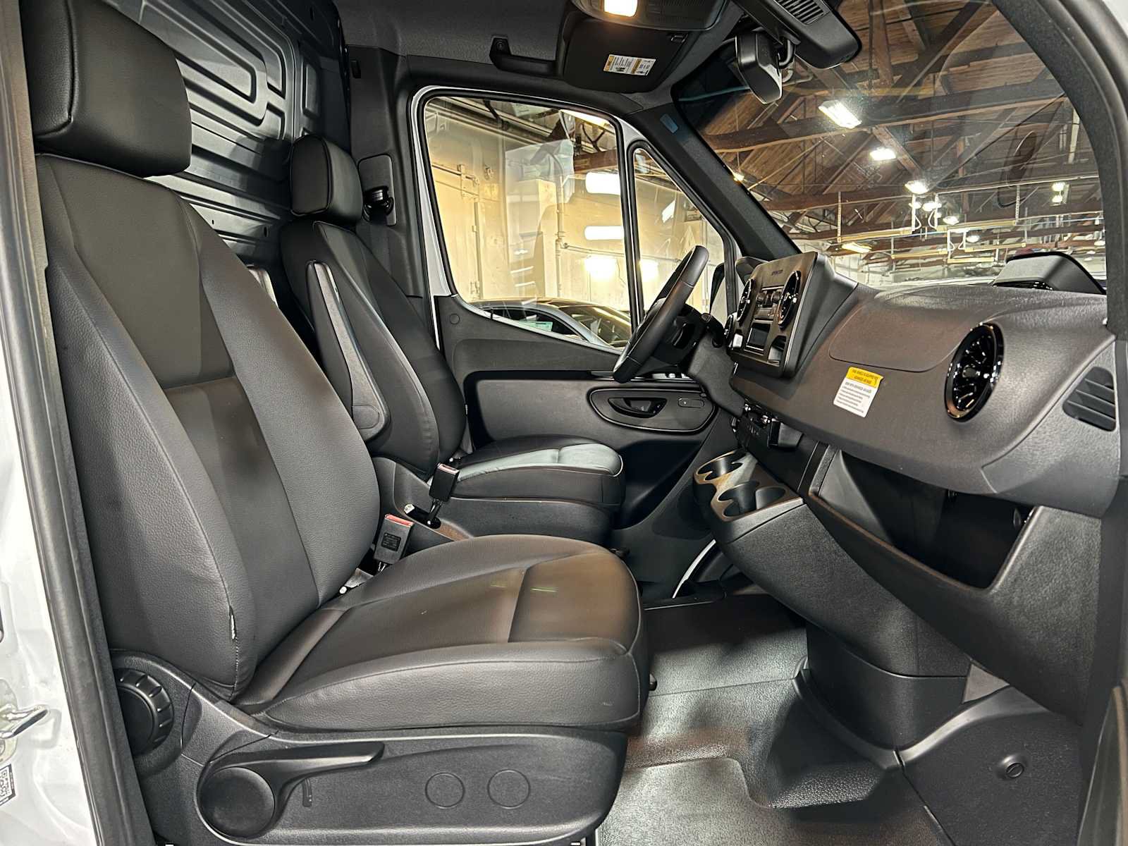 Used 2025 Mercedes-Benz Sprinter 2500 image 11