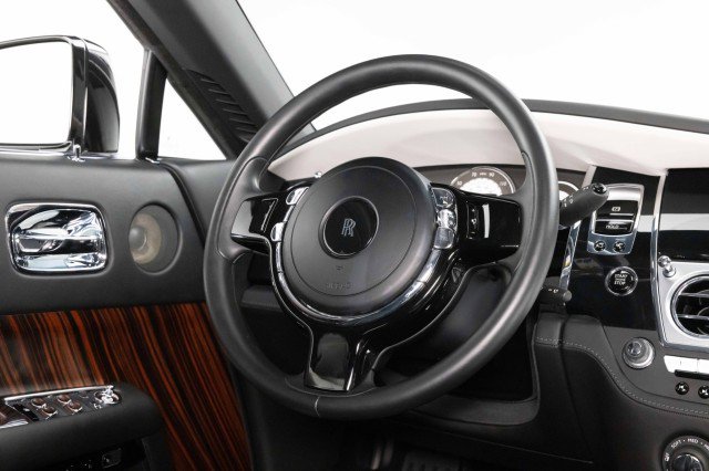 Used 2015 Rolls-Royce Wraith image 18