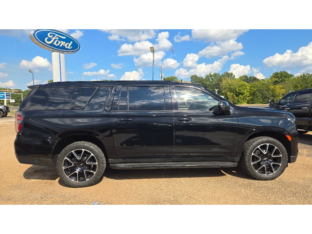 Used 2024 Chevrolet Suburban RST w/ Luxury Package AWD/4WD image 7