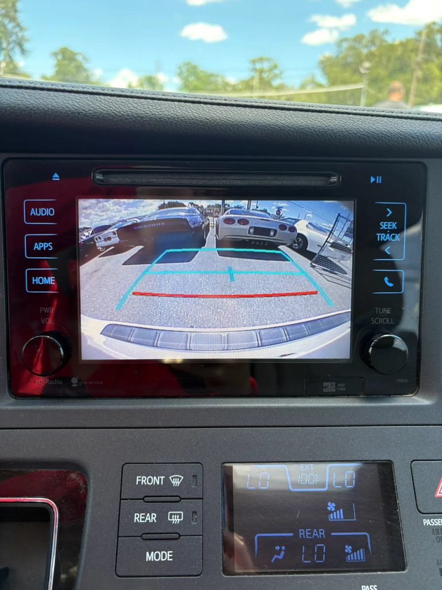 Used 2015 Toyota Sienna XLE Premium FWD image 23