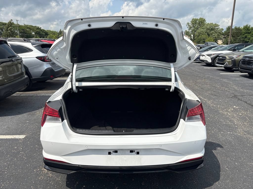 Used 2023 Hyundai Elantra Limited FWD image 9