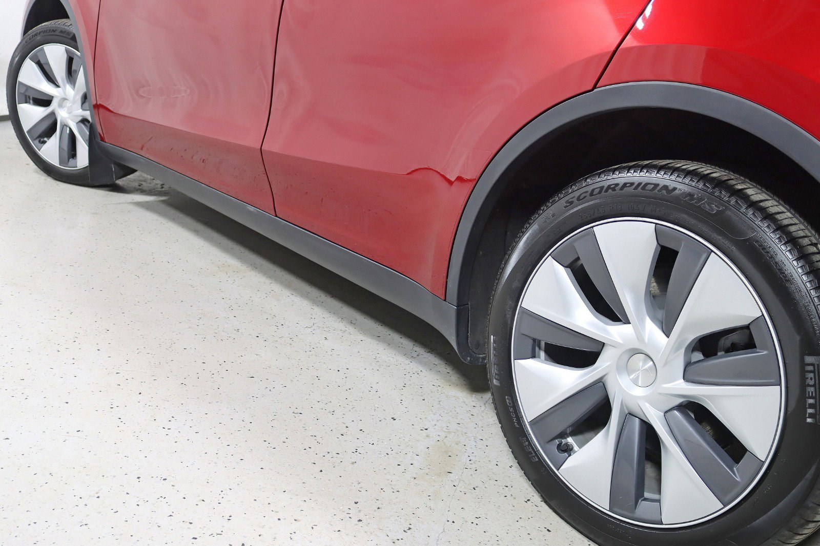 Used 2024 Tesla Model Y Long Range AWD/4WD image 12