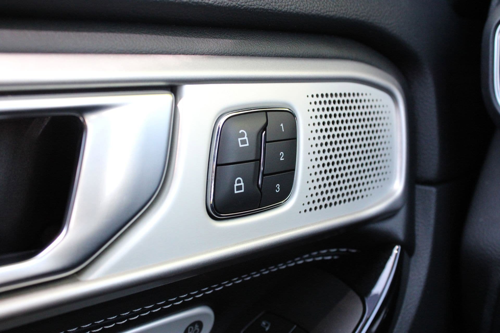 Used 2022 Ford Explorer ST w/ Equipment Group 401A AWD/4WD image 27