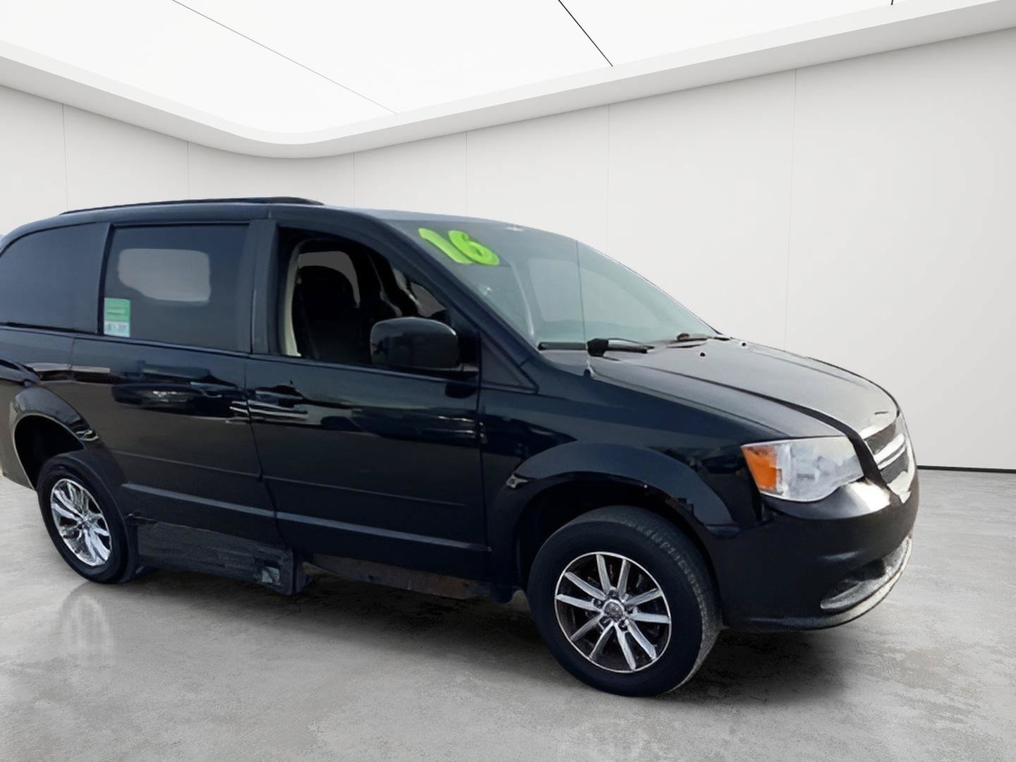Used 2016 Dodge Grand Caravan SXT FWD image 5