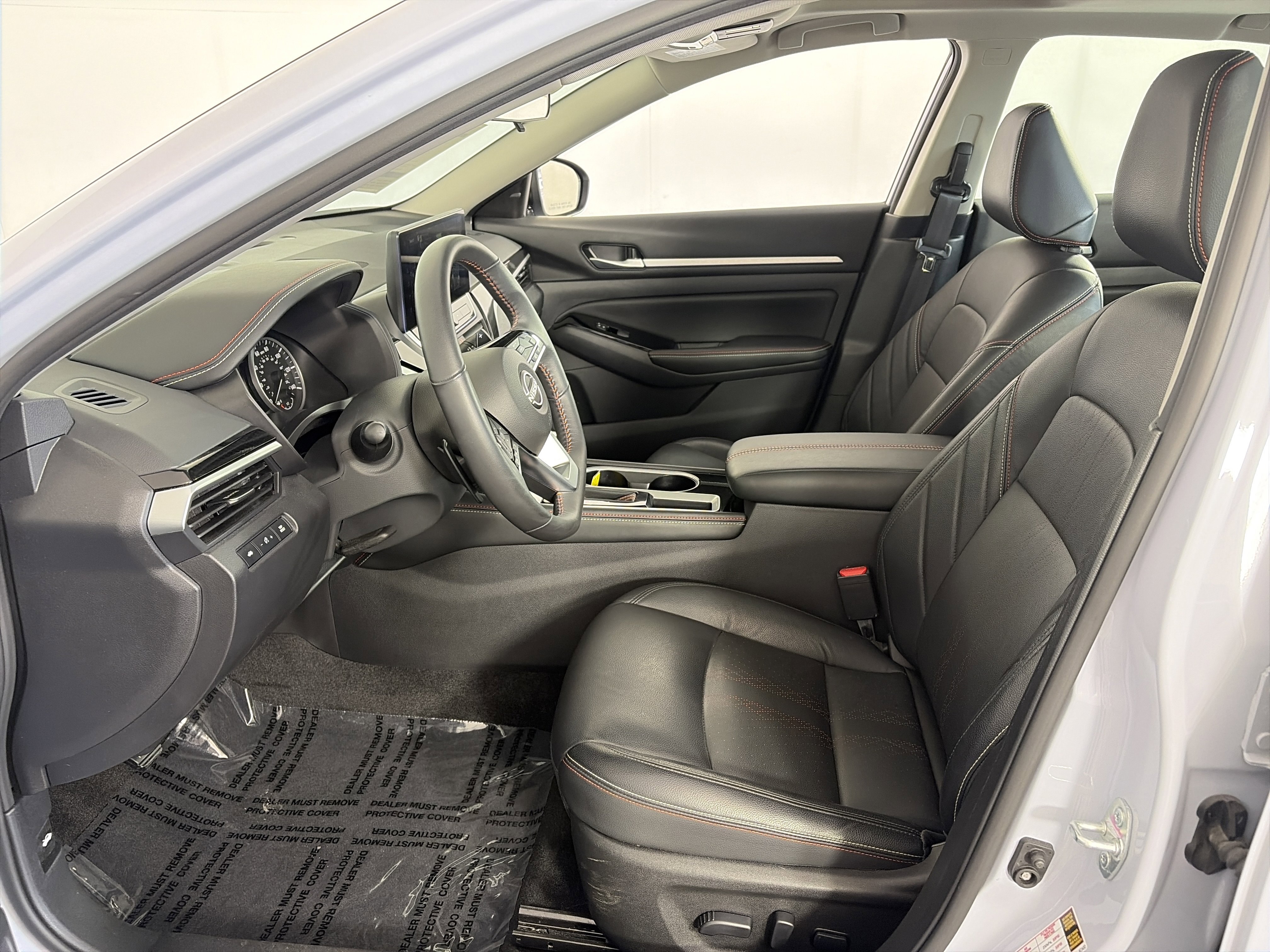 Used 2024 Nissan Altima 2.5 SR w/ SR Premium Package FWD image 6