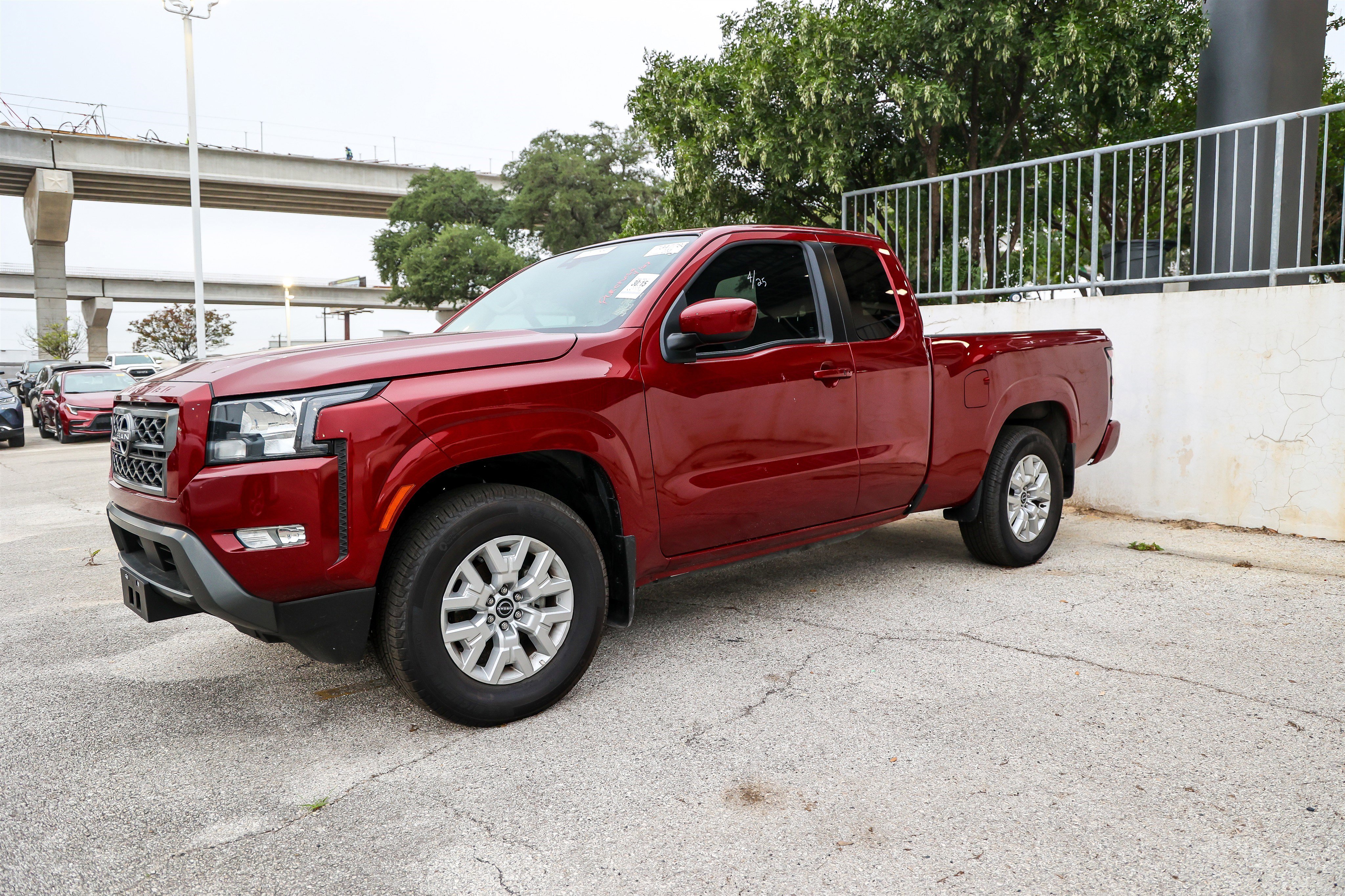 Used 2024 Nissan Frontier SV w/ SV Convenience Package RWD image 3