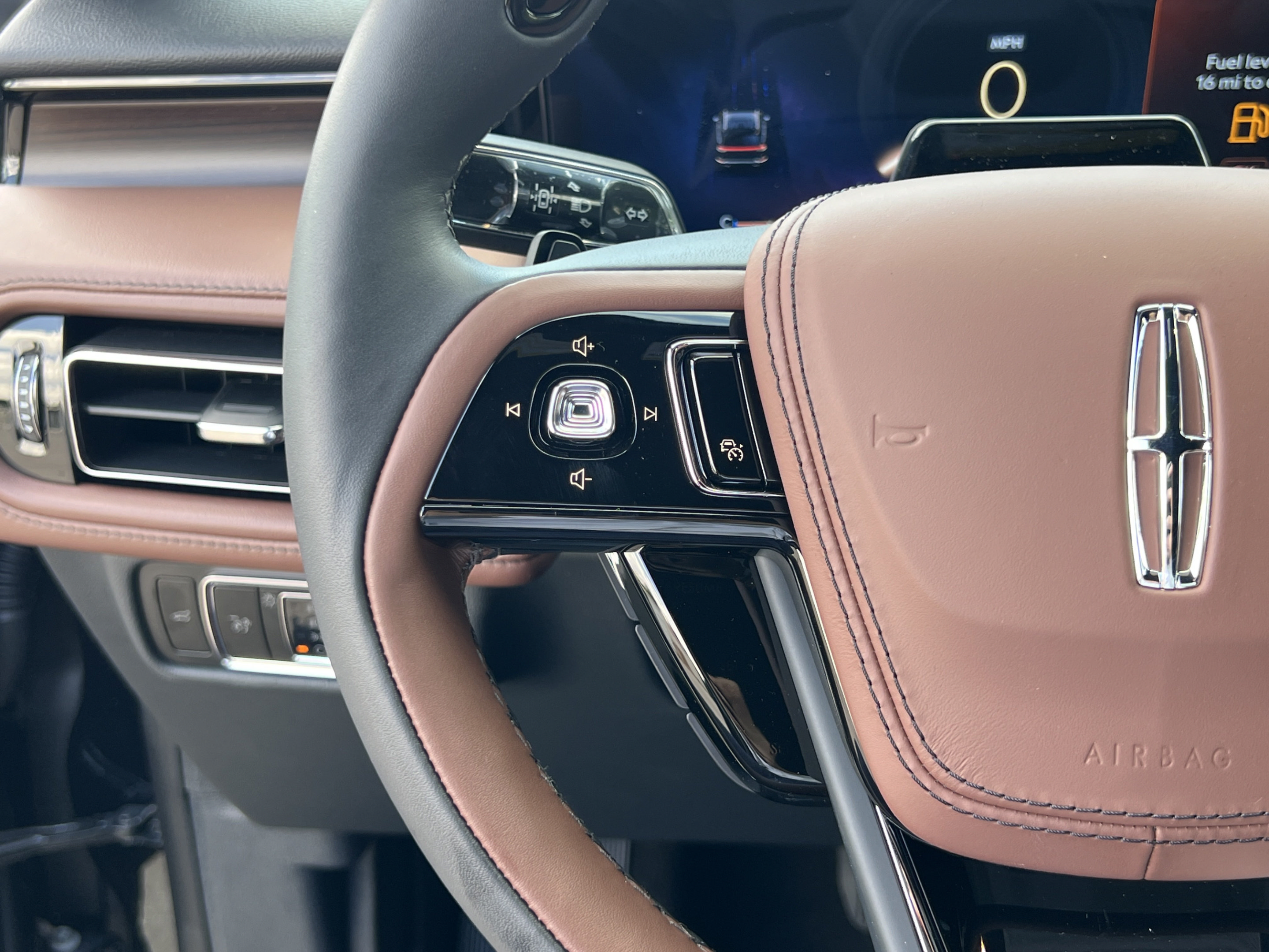 New 2026 Lincoln Aviator Reserve w/ Luxury Package RWD image 13