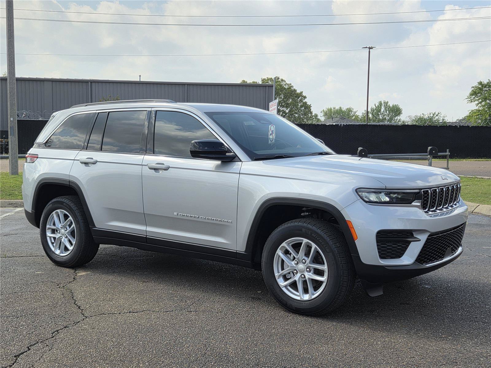 New 2025 Jeep Grand Cherokee Laredo X w/ Luxury Tech Group I RWD image 3
