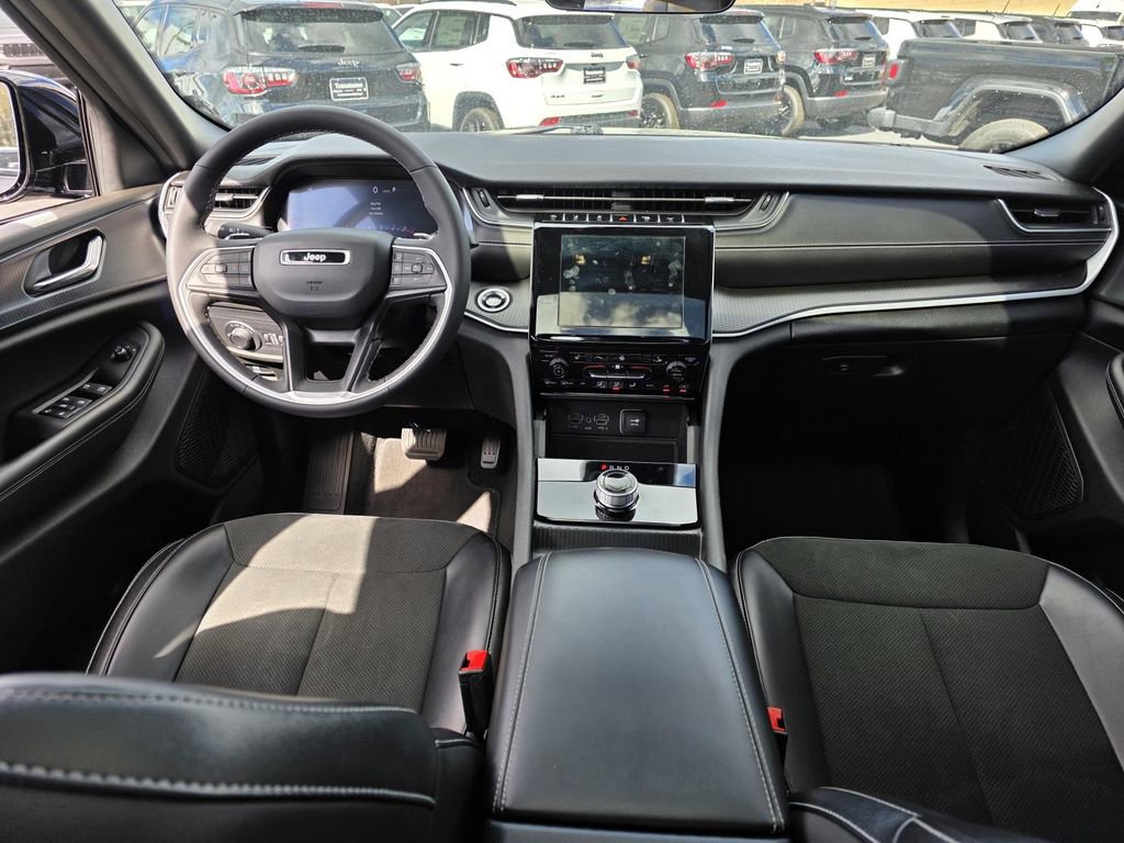 Certified 2025 Jeep Grand Cherokee Altitude image 26