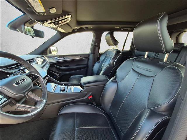 Used 2022 Jeep Grand Cherokee Overland w/ Luxury Tech Group IV AWD/4WD image 14