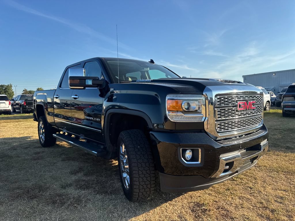 Used 2019 GMC Sierra 2500 Denali w/ Duramax Plus Package AWD/4WD image 3