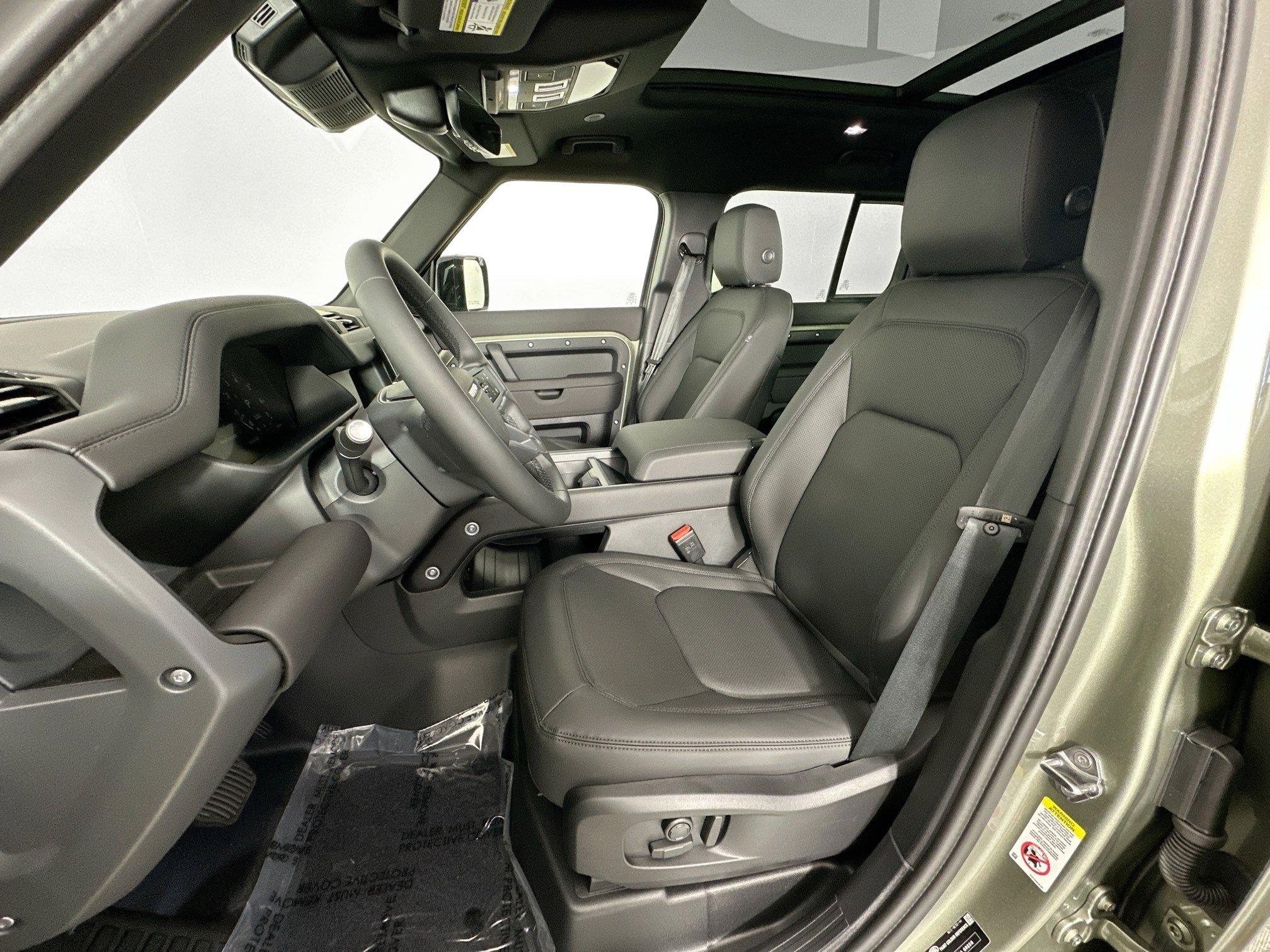 Used 2025 Land Rover Defender 110 S image 19