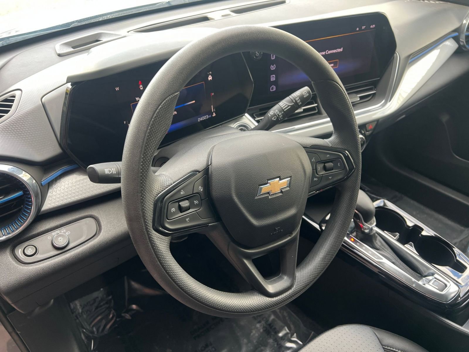 Used 2025 Chevrolet Trax LT FWD image 28