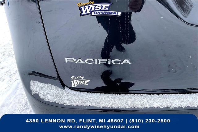 Used 2024 Chrysler Pacifica Limited image 32