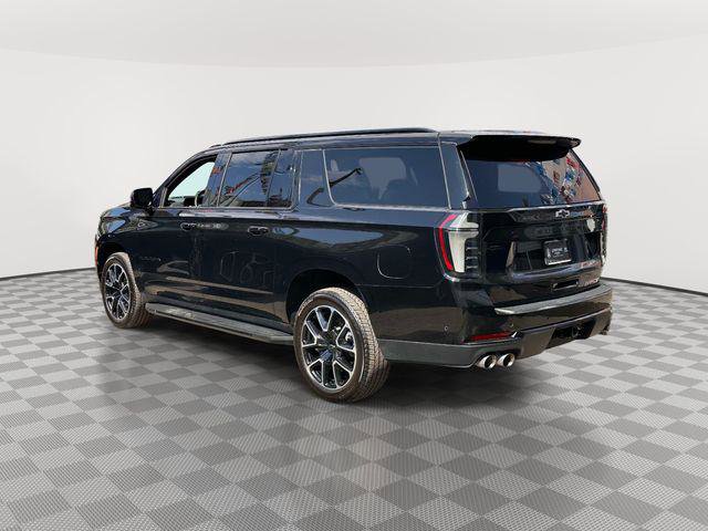 Used 2025 Chevrolet Suburban RST w/ Comfort Package AWD/4WD image 4