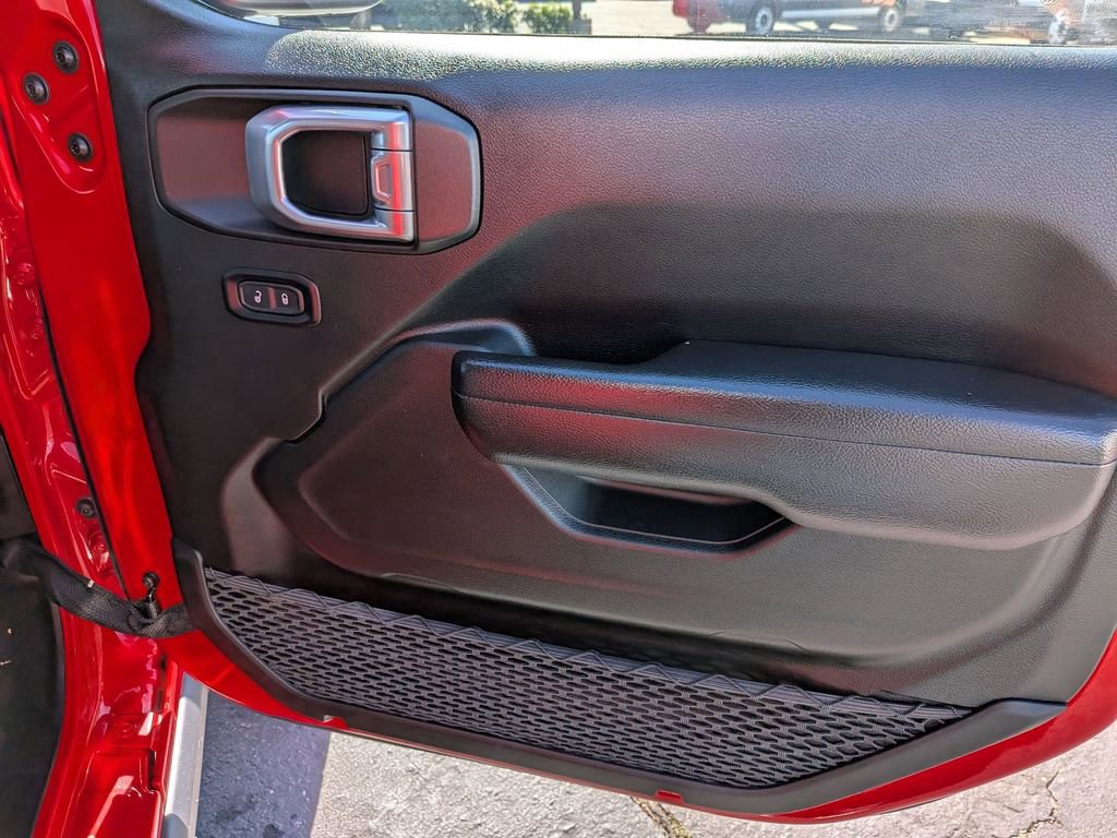 Used 2025 Jeep Wrangler Rubicon w/ Convenience Group image 33