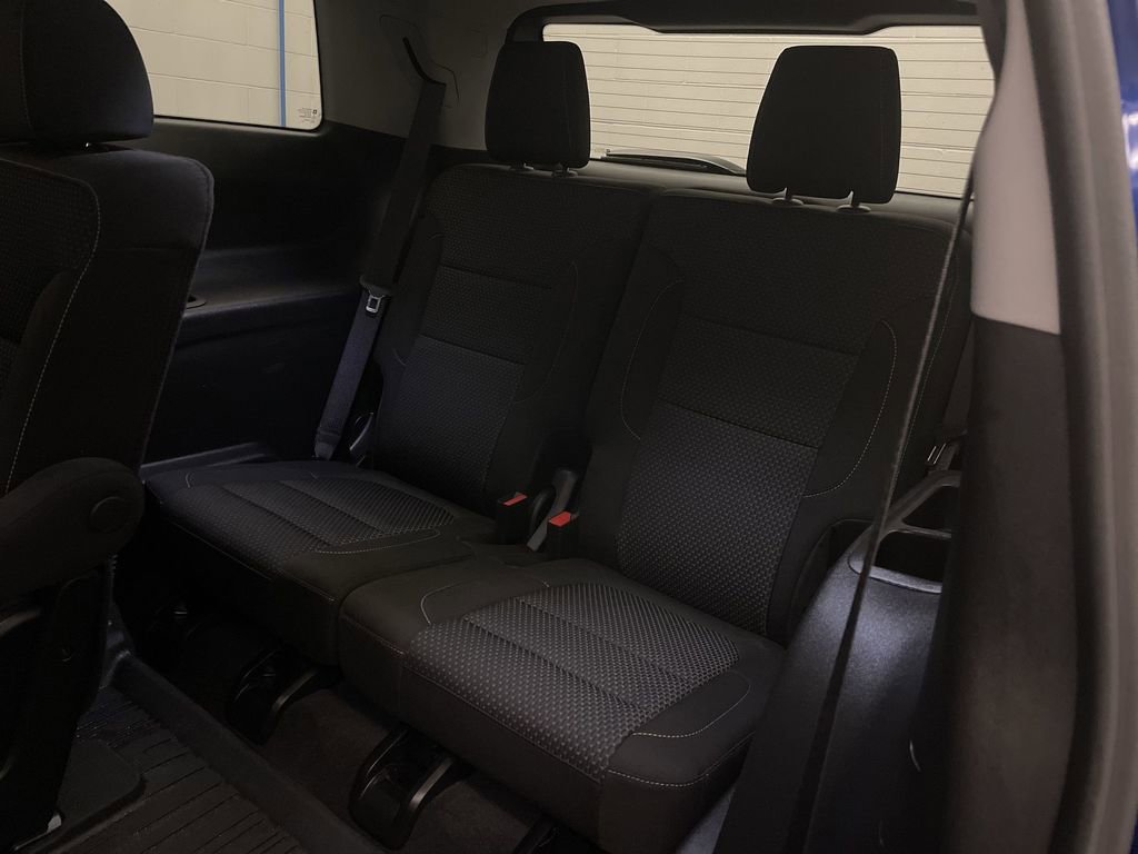 Used 2023 GMC Acadia SLE w/ Driver Convenience Package FWD image 31