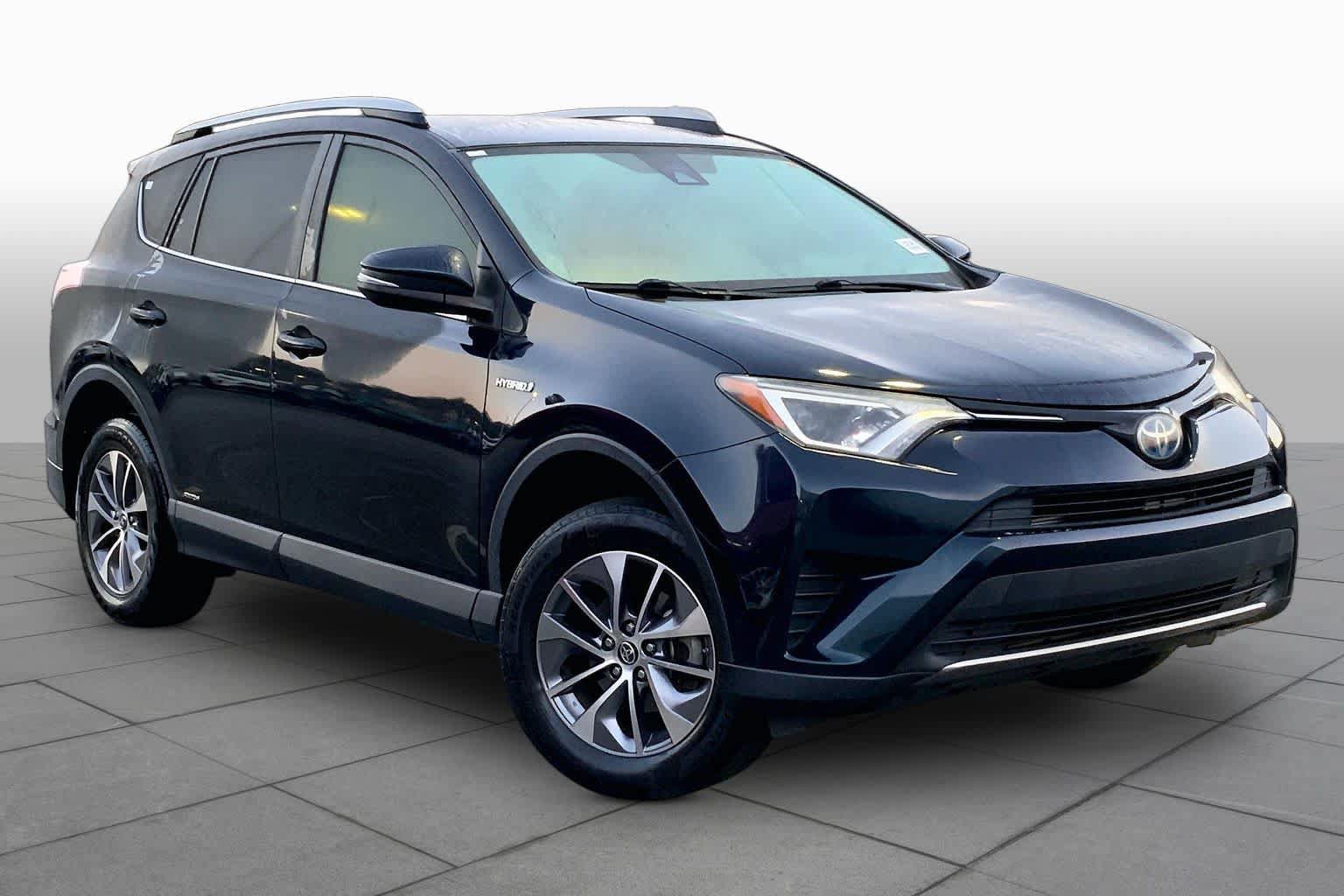 Used 2018 Toyota RAV4 LE AWD/4WD image 3